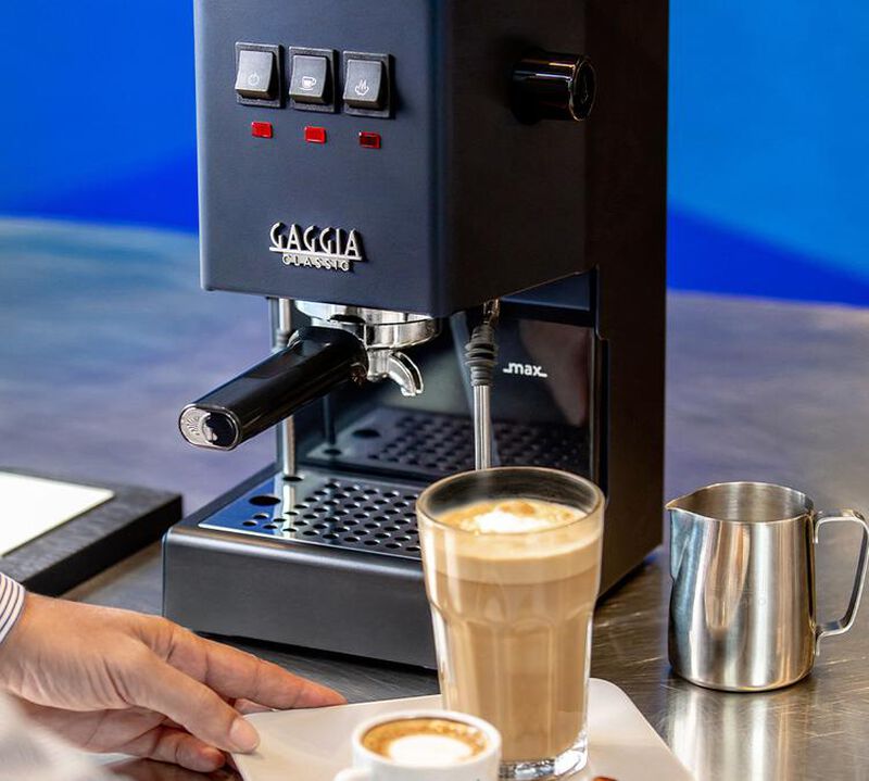 Gaggia Classic E24 Blu Macchina Espresso image number 3