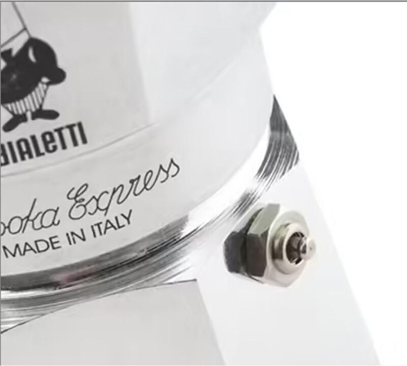 Bialetti - Moka Express 6 tazze + 6 bicchierini da caff&egrave; 9 cl image number 3