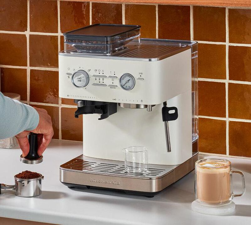 KitchenAid 5KES6551EPL Macchina semi automatica con macinacaff&egrave; Beige image number 2