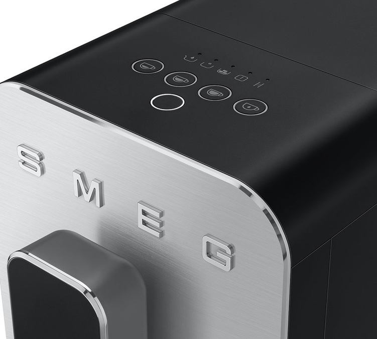 Robot da caff&egrave; Smeg nera BCC01BLMEU
